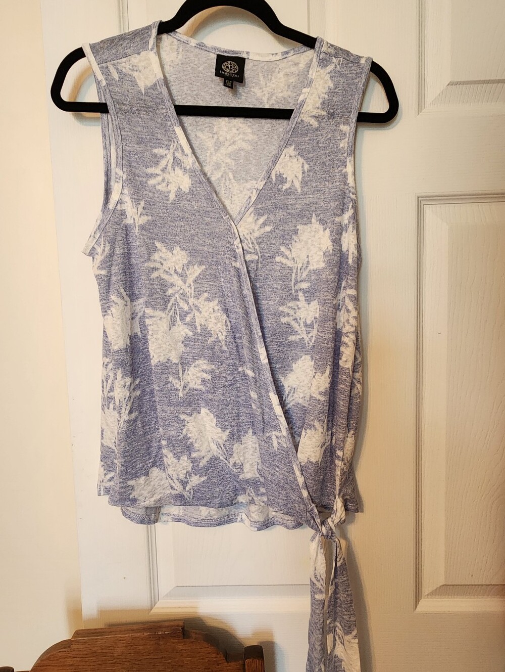 Bobeau Sleeveless Wrap Tie Tank Top - Light Blue Floral, sz XLP